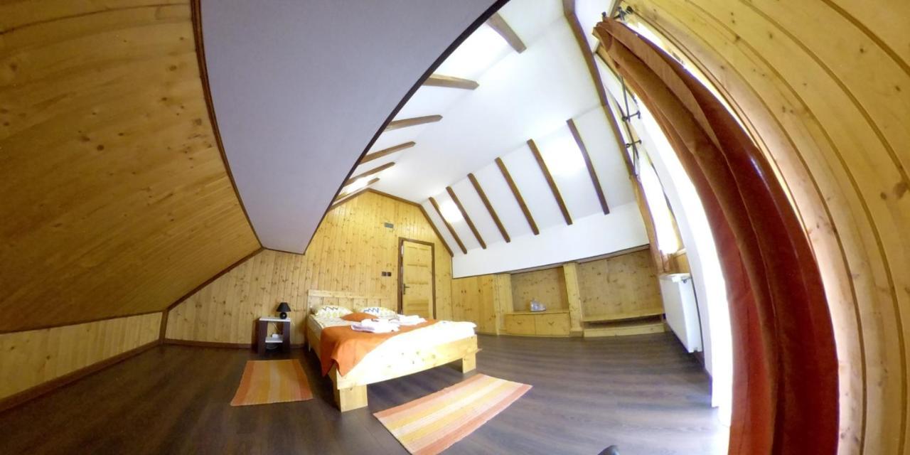 Apartamento Mansarda Maradu Sinaia Habitación foto